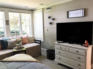 2 bedrooms, iron/ironing board, internet, bed sheets - Walk to Death Valley! | Cozy Lakeside Suite (Clemson)