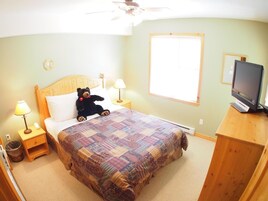 2 bedrooms, individually decorated, individually furnished