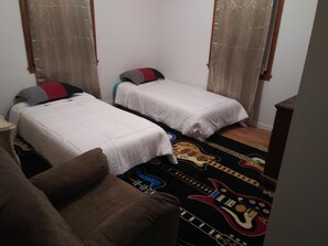 4 quartos, ferros/tábuas de passar roupa, Wi-Fi, roupa de cama