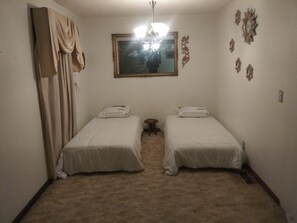 4 chambres, fer et planche à repasser, Wi-Fi, draps fournis