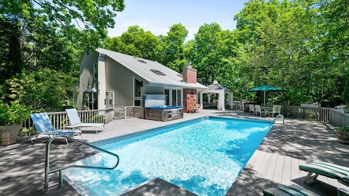 Neues Angebot: Gepflegtes Gartenhaus mit abgeschiedenem Pool