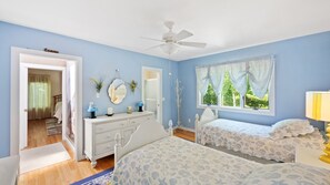3 bedrooms, iron/ironing board, Internet, bed sheets
