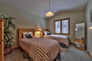 2 bedrooms, free WiFi - Snow Creek Village #20 By Bear Country (Sun Peaks)
