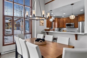 Stadtwohnung, 3 Schlafzimmer | Eigene Küche | Kühlschrank, Mikrowelle, Herdplatte, Geschirrspüler