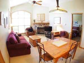 Condo, 2 chambres | Restauration