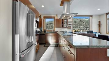 Casa de campo, 3 quartos | Cozinha privada | Geladeira, micro-ondas, cooktop, lava-louças