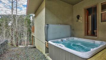House, 4 Bedrooms | Property grounds