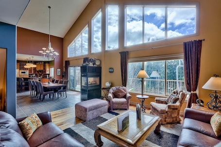 House, 4 Bedrooms | Living area | TV. Soleil Chalet By Bear Country