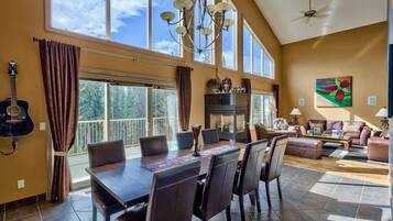 House, 4 Bedrooms | Dining