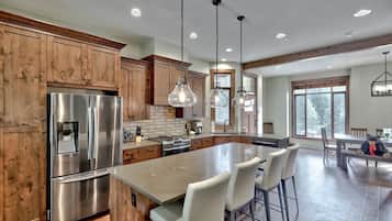 Townhome, 3 Bedrooms | Private kitchen | Fridge, microwave, stovetop, dishwasher