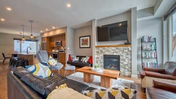 Townhome, 3 Bedrooms | Living area | 55-inch TV with cable channels