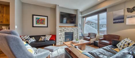 Townhome, 3 Bedrooms | Living area | 55-inch TV with cable channels