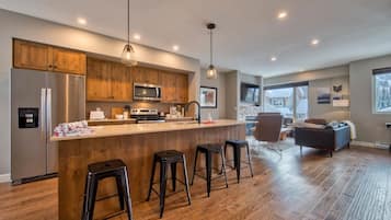 Townhome, 3 Bedrooms | Private kitchen