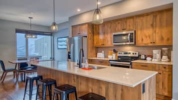 Townhome, 3 Bedrooms | Private kitchen