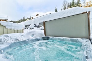 Townhome, 3 Bedrooms | Outdoor spa tub - Echo Landing#02 (Sun Peaks)