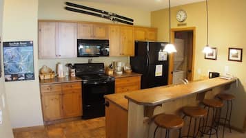 Condo, 2 Bedrooms | Private kitchen | Fridge, microwave, stovetop, dishwasher