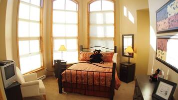 Condo, 3 Bedrooms | 3 bedrooms, free WiFi, bed sheets