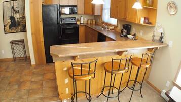 Condo, 3 Bedrooms | Private kitchen | Fridge, microwave, stovetop, dishwasher