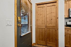 Condo, 3 Bedrooms | Interior