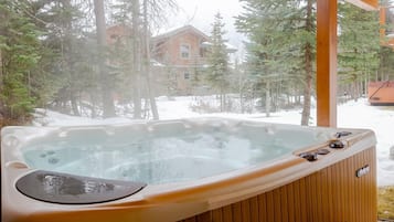 Casa de ciudad, 4 habitaciones | Tina de hidromasaje al aire libre