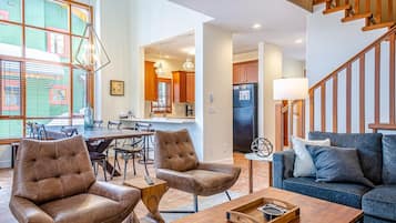 Casa de ciudad, 4 habitaciones | Área de sala de estar