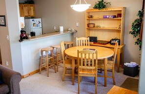 Condo, 1 chambre | Cuisine privée | Réfrigérateur, four à micro-ondes, surface de cuisson, lave-vaisselle