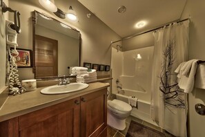 Apartment, 3 Schlafzimmer | Badezimmer | Handtücher