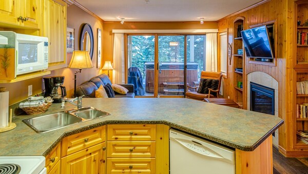 Snow Creek Village #48 By Bear Country - Sun Peaks Resort, BC
