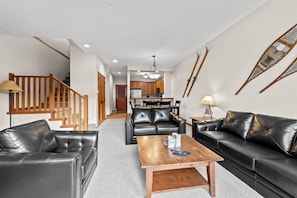 Pientalo, 2 makuuhuonetta | Oleskelualue | Televisio