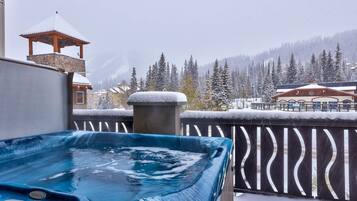 Cottage, 2 Bedrooms | Outdoor spa tub