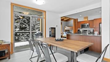 Cottage, 2 Bedrooms | Dining