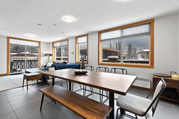 Cottage, 2 Bedrooms | Dining