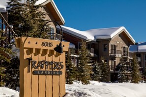 Exterior - Trappers Landing #06 By Bear Country (Sun Peaks)