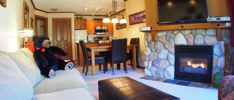 ChaumiÚre, 2 chambres | Aire de séjour | Téléviseur