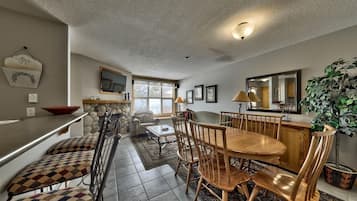 Condo, 3 Bedrooms | Dining