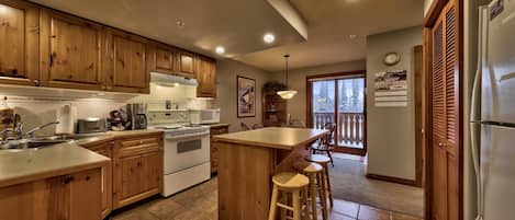 Townhome, 2 Bedrooms | Private kitchen | Fridge, microwave, stovetop, dishwasher