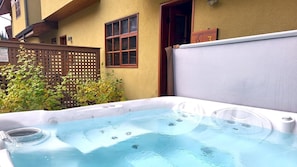Townhome, 3 Bedrooms | Outdoor spa tub