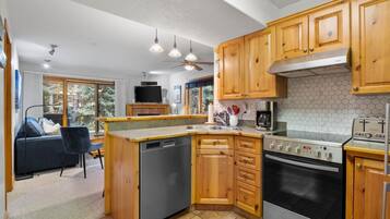 Condo, 2 Bedrooms | Private kitchen