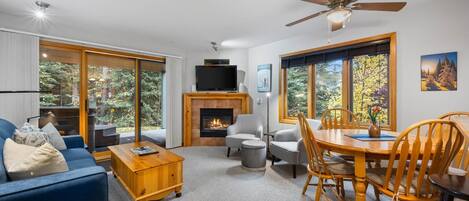 Condo, 2 Bedrooms | Living area