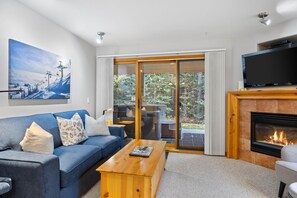 Condo, 2 Bedrooms | Living area