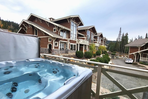Condo, 2 Bedrooms | Outdoor spa tub