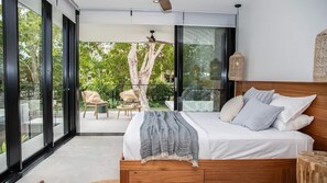 4 bedrooms, iron/ironing board, WiFi, bed sheets - Azure Port Douglas - Luxurious & Modern Villa (Port Douglas)