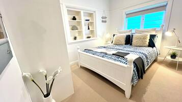 2 bedrooms, desk, iron/ironing board, travel cot