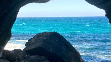 Beach nearby, sun loungers, beach towels