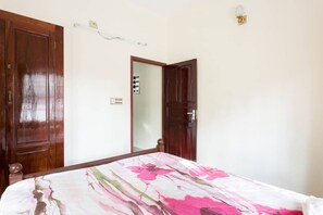3 bedrooms, in-room safe, desk, soundproofing