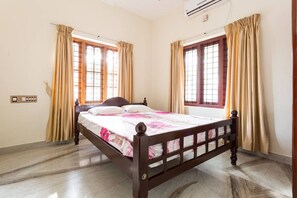 3 bedrooms, in-room safe, desk, soundproofing