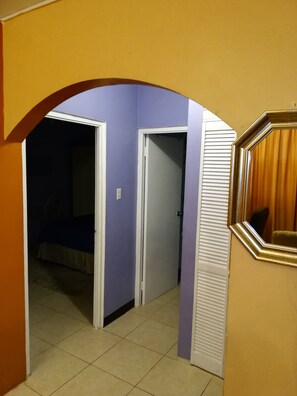 2 bedrooms, desk, iron/ironing board, WiFi