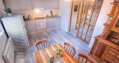 Charming, peaceful Chalet within the park for up to 6 guests