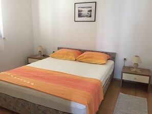 2 bedrooms, WiFi, bed sheets - Seafront apartment in Ražanj, Rogoznica A1 (Ražanj-Rogoznica)