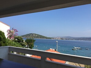 Property grounds - Seafront apartment in Ražanj, Rogoznica A1 (Ražanj-Rogoznica)